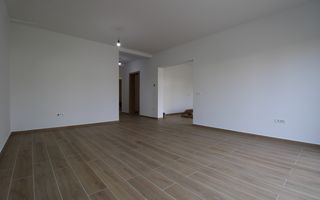 Casa zona Lunei, 5 camere + 3 bai, centrala proprie, rezidential sau birouri ! - Poză 10