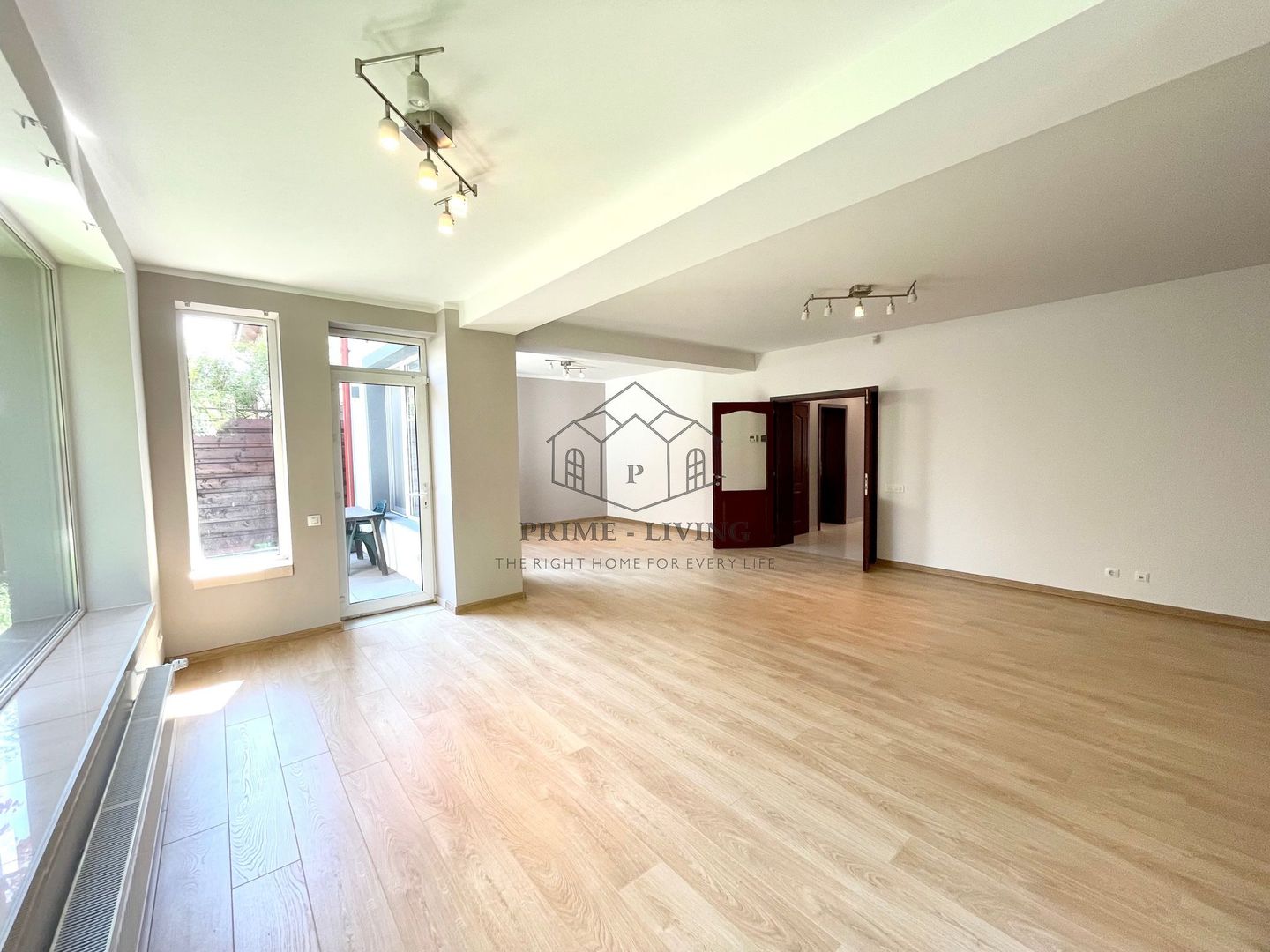 VILA CU 4 DORMITOARE LA INCHIRIERE IN COMPLEX REZIDENTIAL - Poză 8