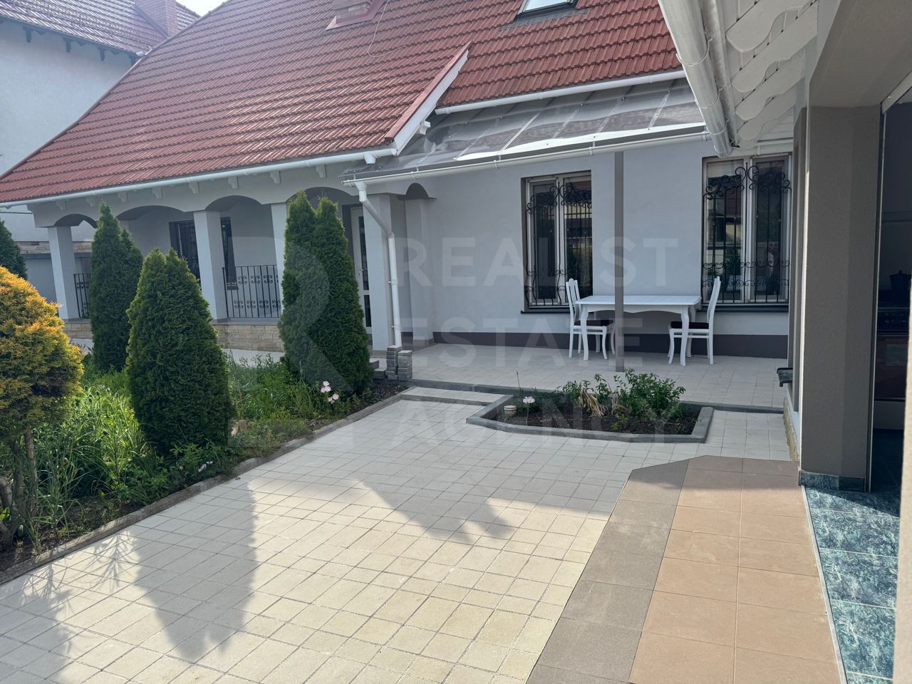 Chirie, casă, 2 nivele, 5 camere, str-la Nucarilor, Telecentru - Poză 1