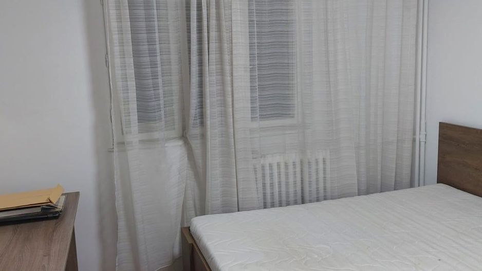 Inchiriez apartament cu 3 camere - Poză 1