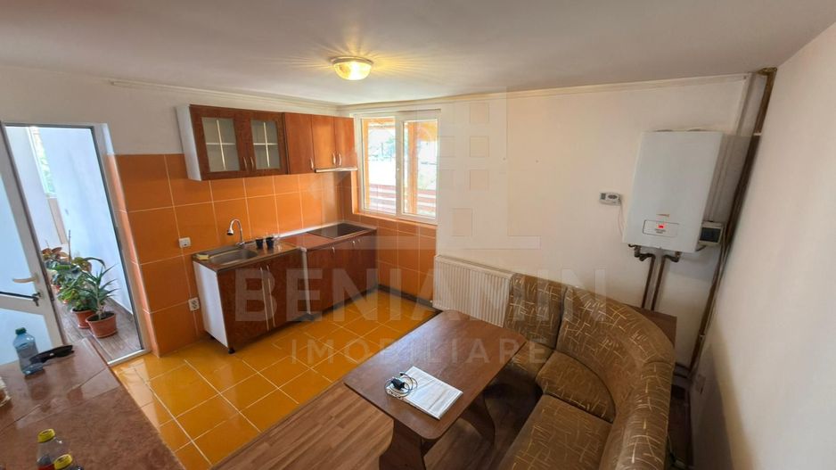 Vand Casa P+M 5 Camere-Curte si Strada Privata-Zona Catargiu - Poză 4