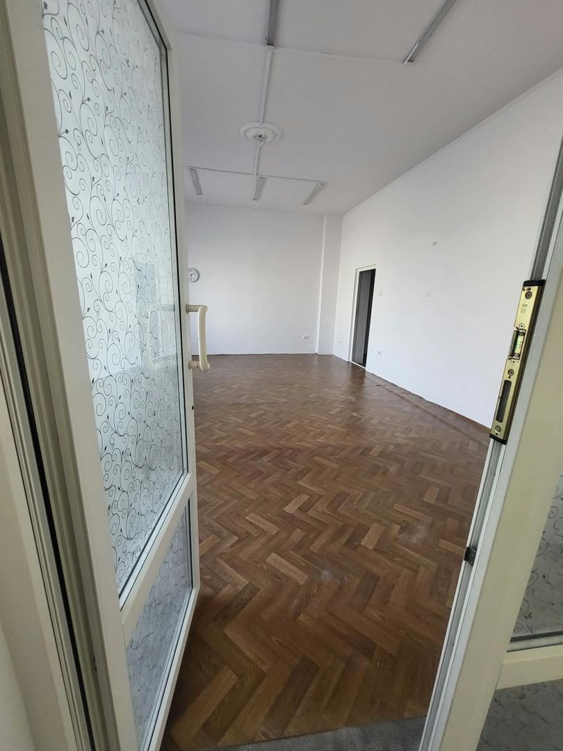 Casa de inchiriat. curte, centrala proprie, zona centrala. metrou 7min - Poză 13