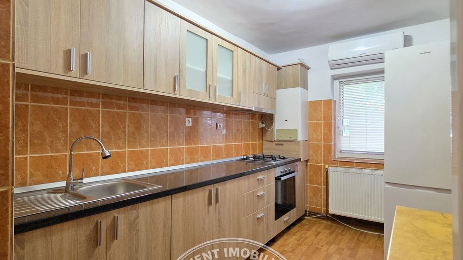 Apartament cu 2 camere, ETAJ 1, mobilat și utilat, VASLUI - zona RACOVIȚĂ; - Poză 2