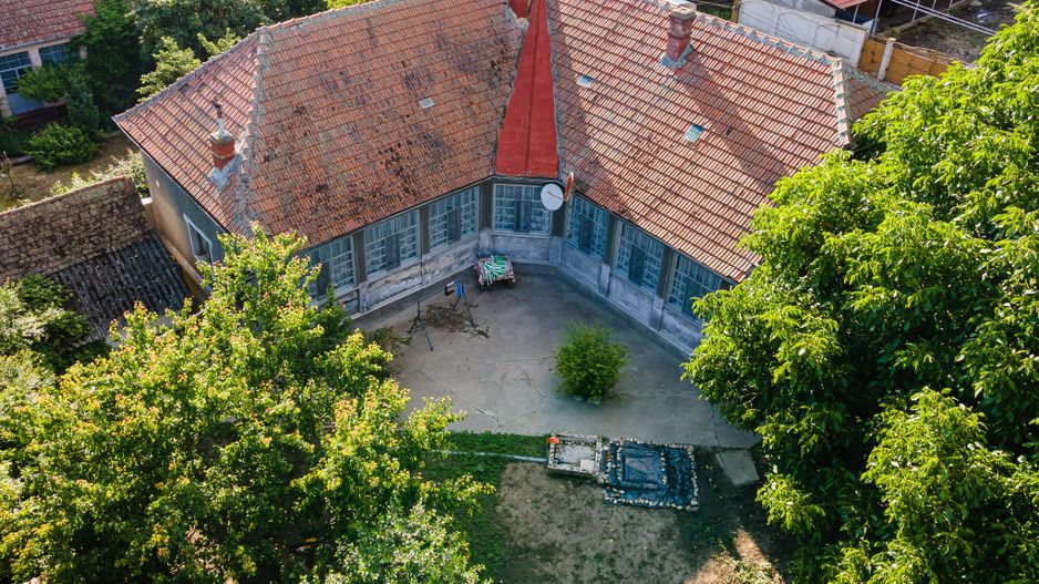 OFERTA VANDUTA  - Casa Izvin | 4 camere - 146 mp | Centrala gaz | Teren 3157 mp - Poză 1