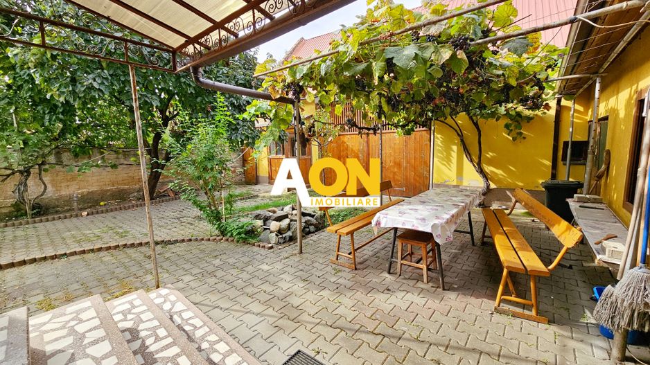 Casa cu 4 camere, 2024 mp teren, la asfalt, cu utilitati, Vintu de Jos - Poză 3