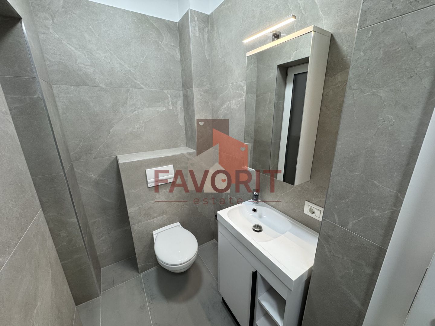 Mobilat si utilat. 2 locuri de parcare. Curte privata in CF - Poză 10