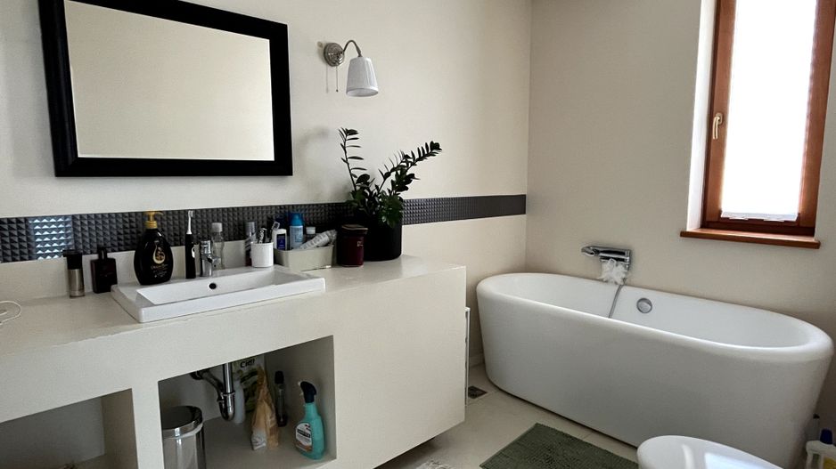 Locuinta spatioasa in triplex - Poză 21