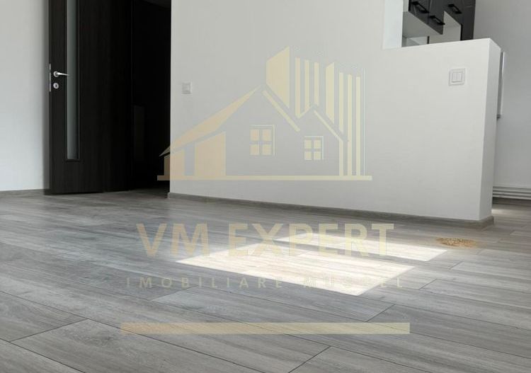 APARTAMENT 3 CAMERE ETAJ 2 CAMPULUNG - Poză 4