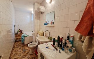 Apartament cu 3 camere decomandate in Cetate - Poză 6