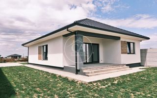 Casa de vanzare cu 4 camere in Santandrei, Bihor - Poză 1