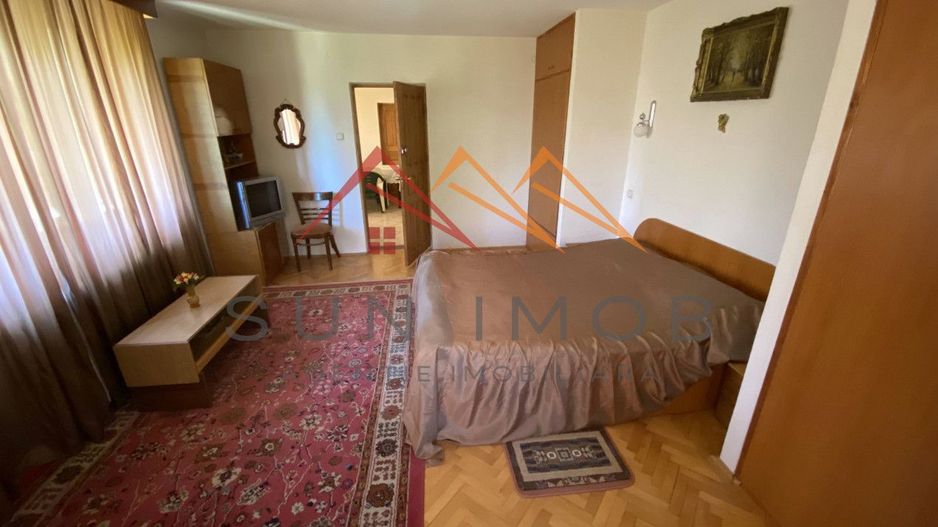 Vila de vanzare, teren 3100 mp, 7 camere, 6 grupuri sanitare, 3 CT, an 1997 - Poză 23