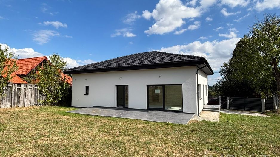 Casă individuală pe un singur nivel în Feleacu, zona Pahumi! - Poză 1