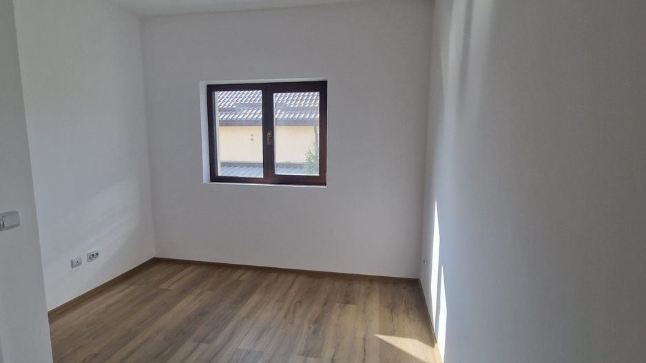 Apartament 3 camere 64 mp + loc de parcare Lunca Cetatuii 95000 euro - Poză 1