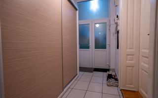 Apartament central de vânzare – la curte comună - Oradea - Poză 13