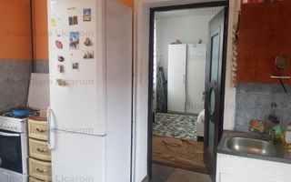 Corp de casa Blumana, zona str Lunga,curte,pod,beci. - Poză 5