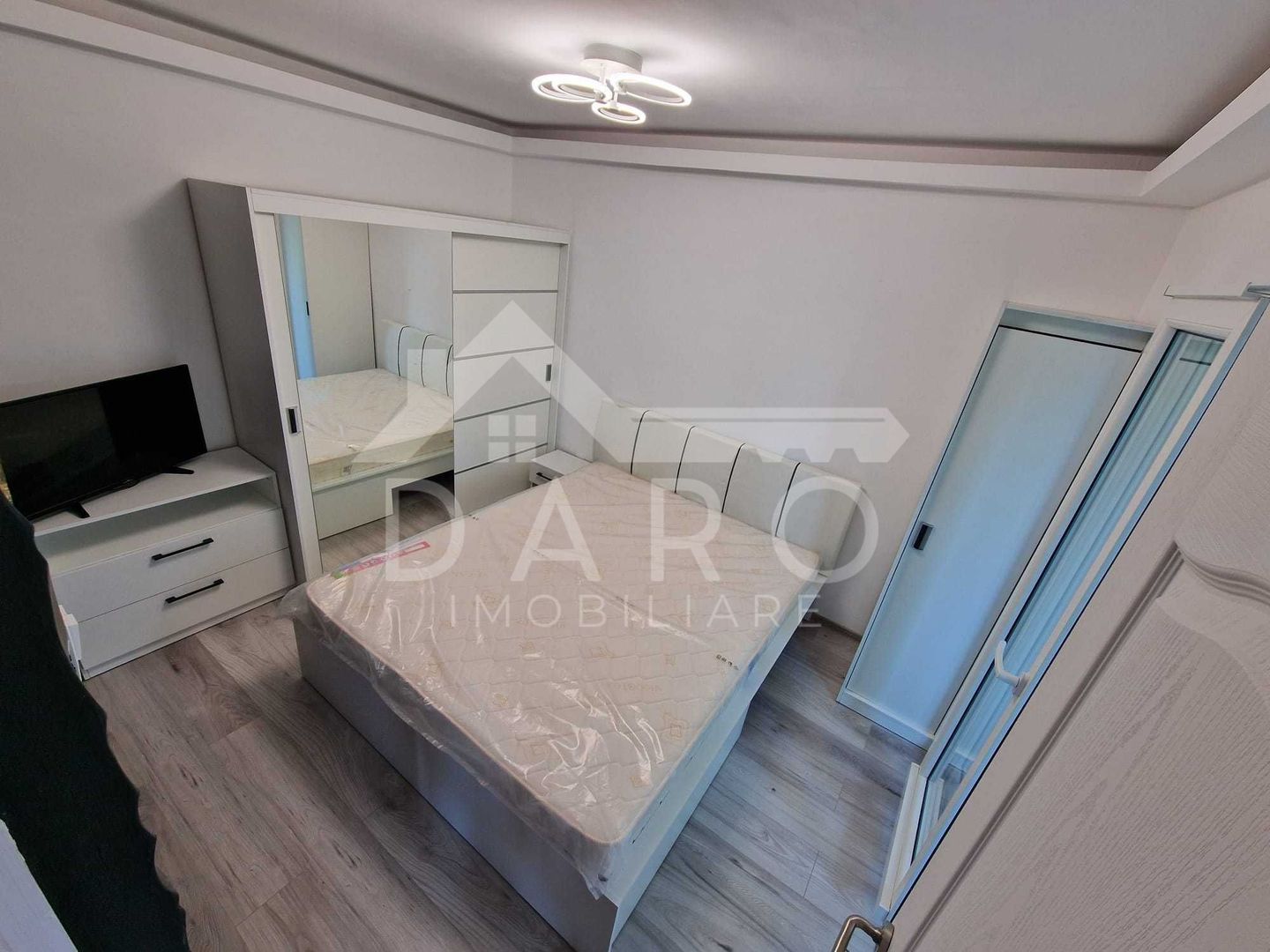 Inchiriez apartament cu 2 camere,balcon, utilat si mobilat, Tudor - Poză 3