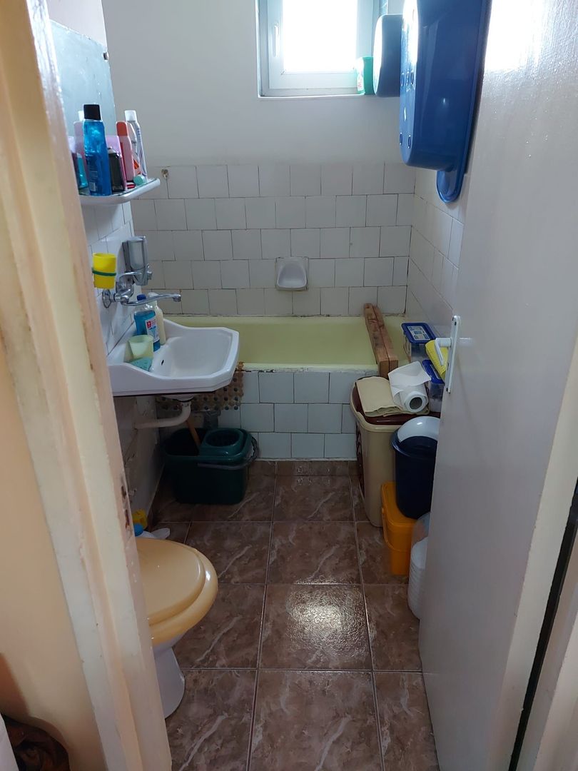 Garsonieră 27 mp cu balcon -bloc 3 etaje-mobilată utilată-bloc an 1980 - Poză 6