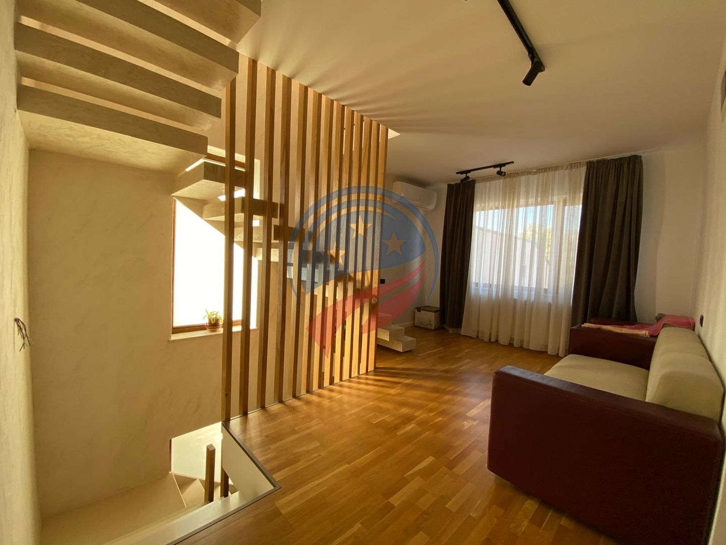 VILA MODERNA  ZONA CENTRALA 380 m TEREN - Poză 2