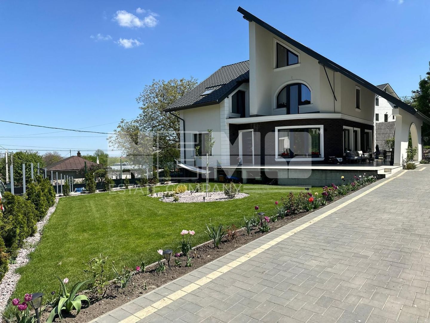 Casa 11 camere | Ipotesti, Suceava | 800 MP teren | 510.000€ - Poză 1