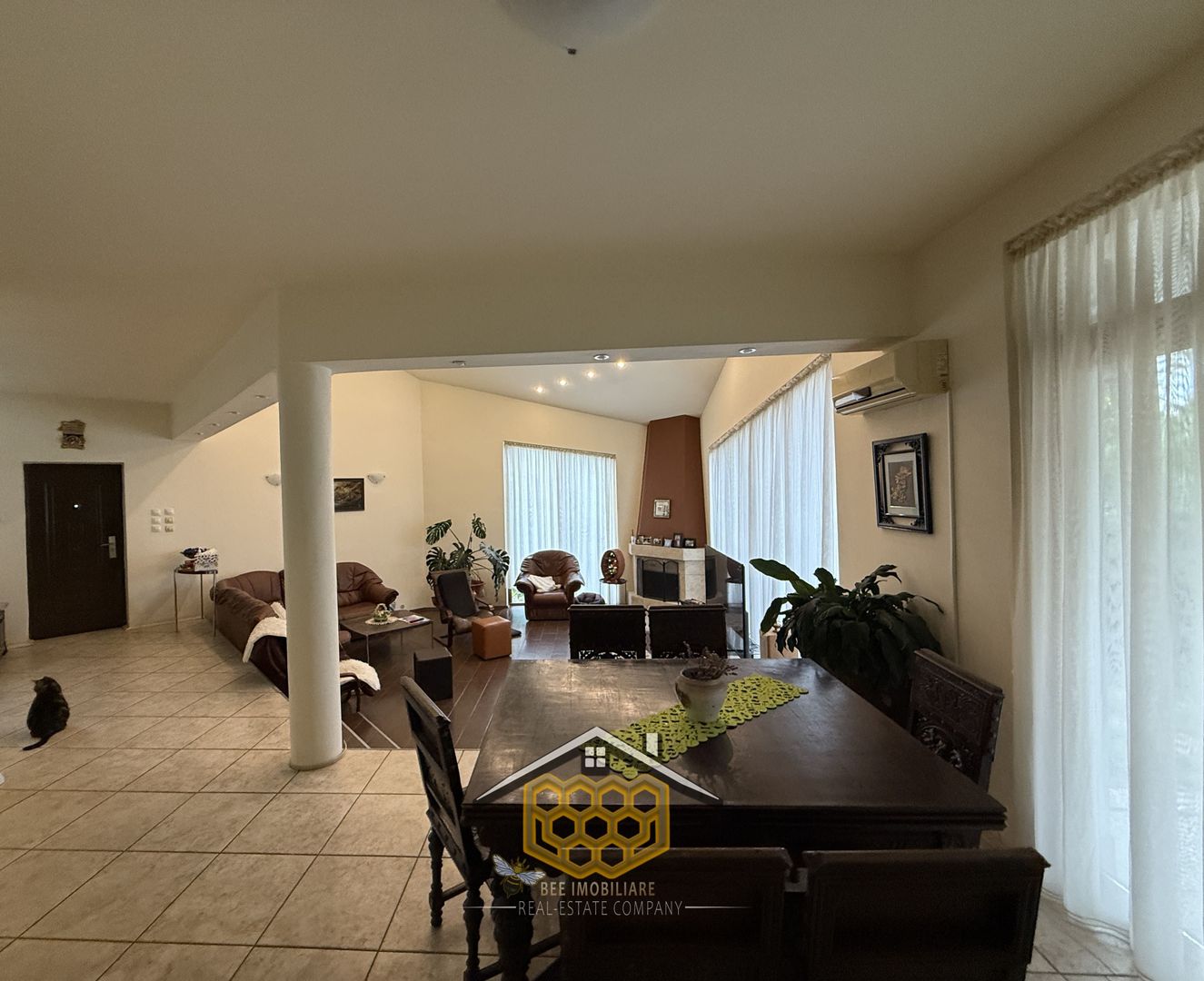 Casa P+1 cu garaj si 950 mp teren in Simnicul de jos -  Comision 0% - Poză 3