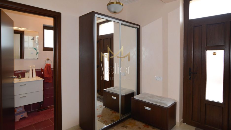 Casă spațioasă de vânzare în Gheorgheni – vedere spre parc - Poză 14