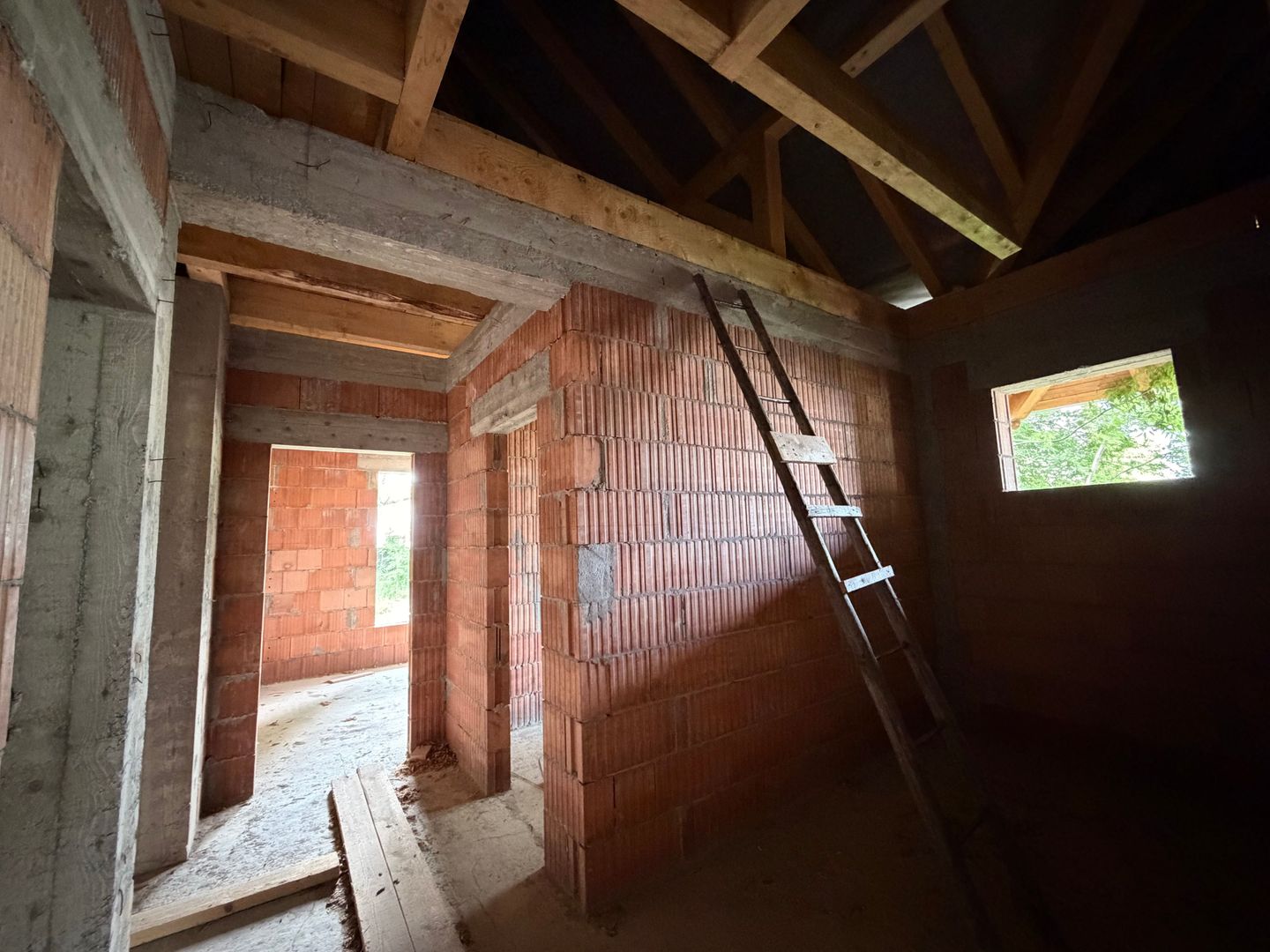 Casă de vânzare 260 mp utili + 1052 mp teren in centrul orasului Covasna - Poză 7