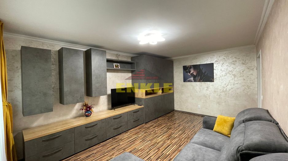 De vanzare apartament, 2 camere decomandat, zona Capat 1 - Poză 3