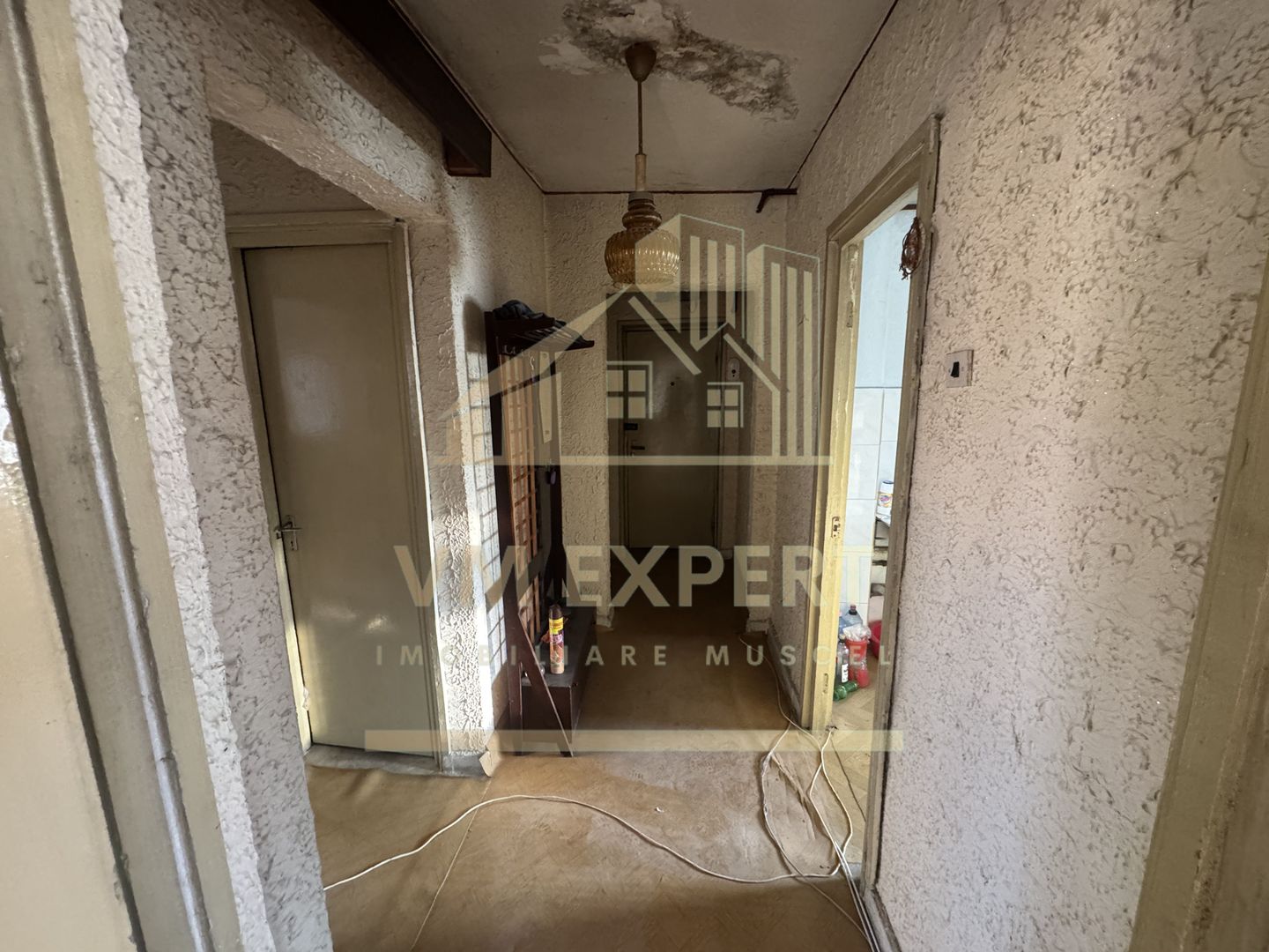 APARTAMENT 3 CAMERE ETAJ 4 VISOI CAMPULUNG - Poză 10