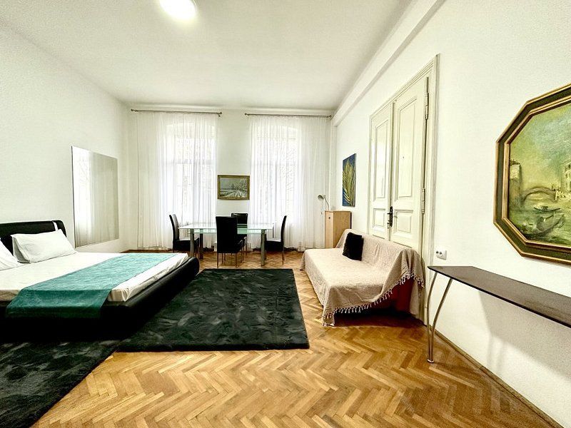 Apartament central, 4 camere - renovat - Poză 2