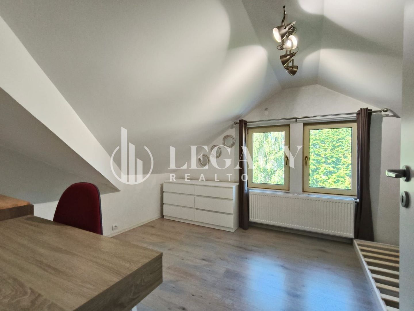 Apartament READY TO MOVE la mansardă, cu balcon și boxă de depozitare - Poză 19