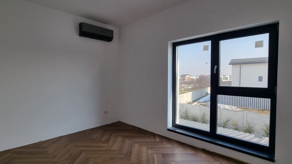 Vilă Individuală cu 700 mp Teren și Mansardă Amenajată - Poză 8