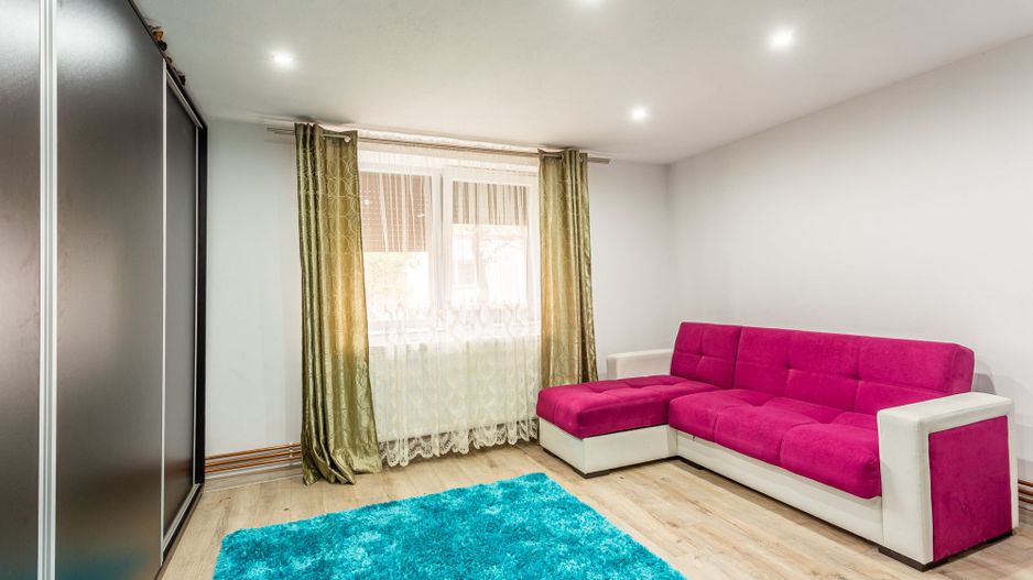 Casă individuală cu teren generos pe colț, în Gai - Poză 3