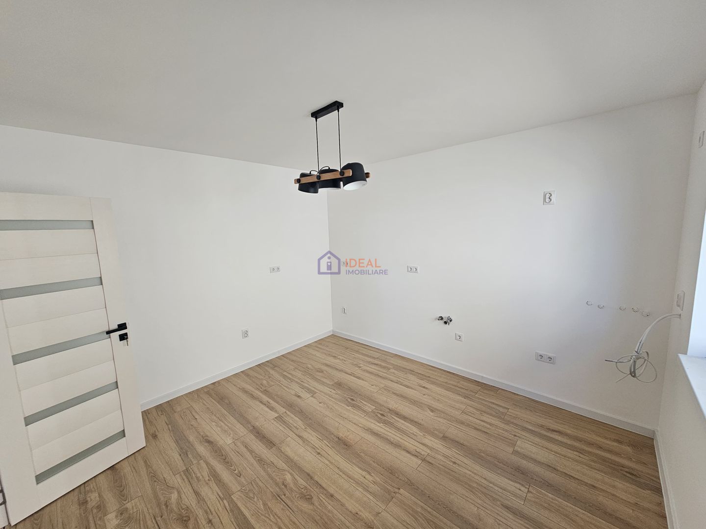 Casa cu 4 camere LA CHEIE in Calea Cisnadiei, zona Casa de Apa - Poză 4