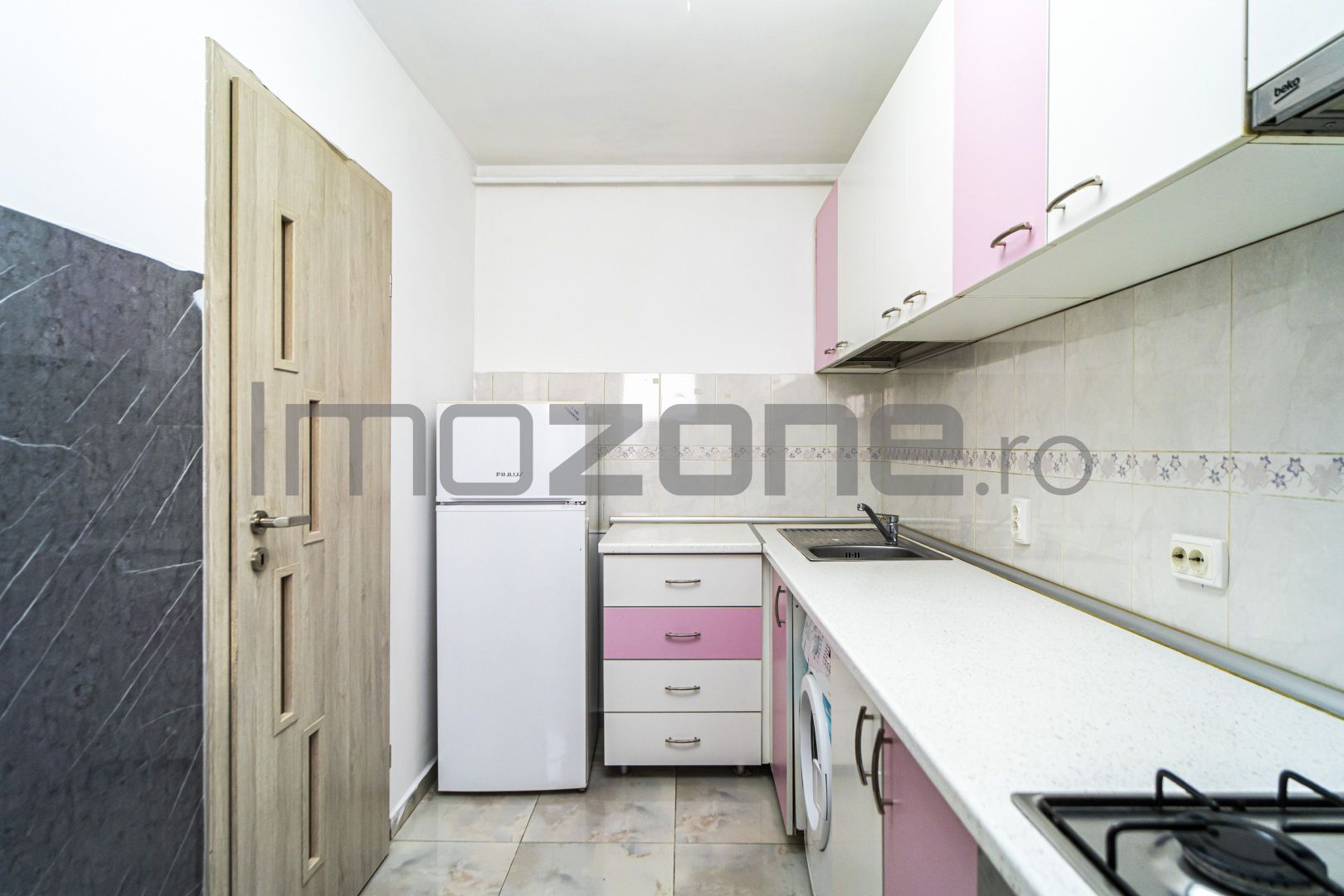 Studio 37 mp, mobilat, etaj 4, lift, situat langa Penny Market- Rezervelor - Poză 13
