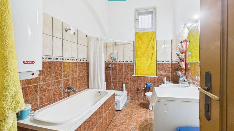 CONAC IMPRESIONANT ÎN GHIOROC - Poză 44