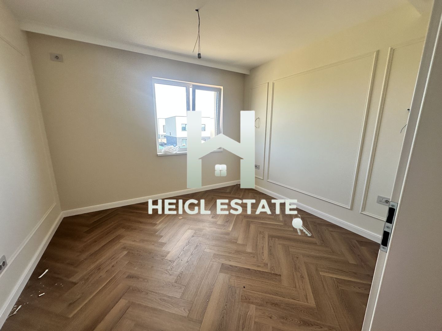 Duplex cu 4 camere separat prin camera tehnica - Poză 3