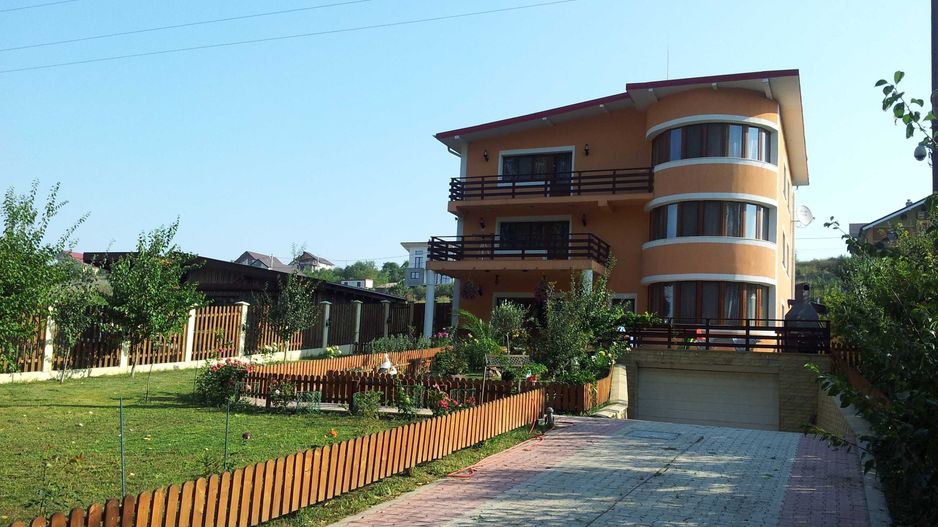 Vand/Inchiriez Casa 460mp+teren 1090mp Lac Ezareni - 1250euro/mp - Poză 1