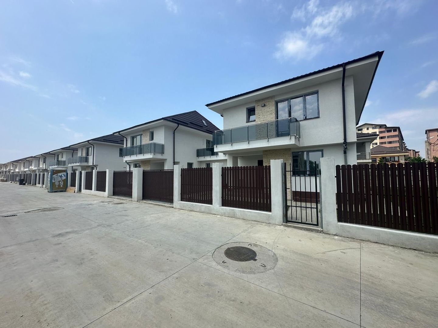 CASA DUPLEX-CARTIERUL LATIN, TOATE UTILITATILE, SUBSOL+P+ET1,COMIS 0% - Poză 1