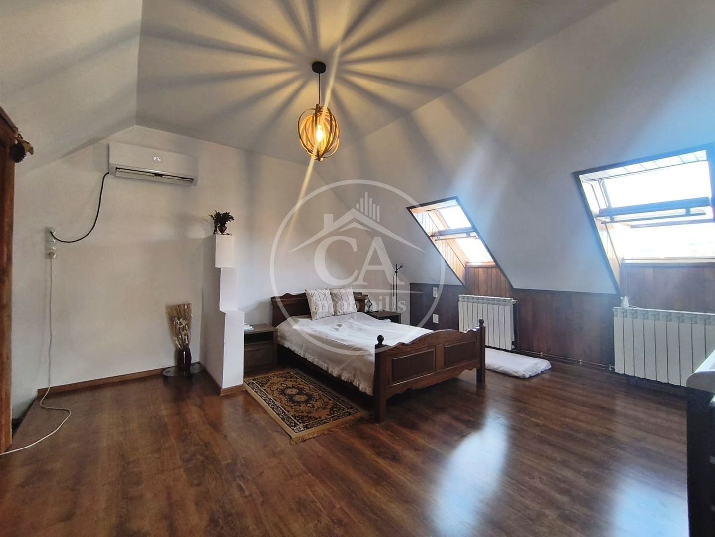 Casa de vanzare cu 3 camere de tip P+M in zona Velenta, Oradea - Poză 1
