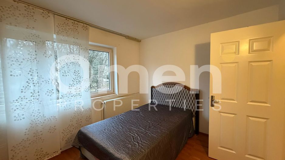 Apartament cu 4 camere, decomandat, etaj intermediar, garaj inclus, Victoriei - Poză 1