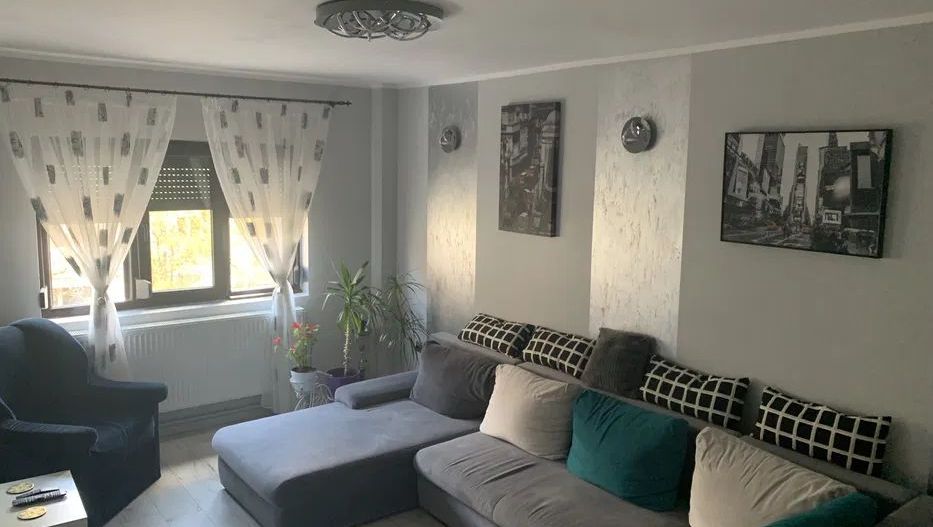 Apartament 3 camere Decomandat - Poză 1