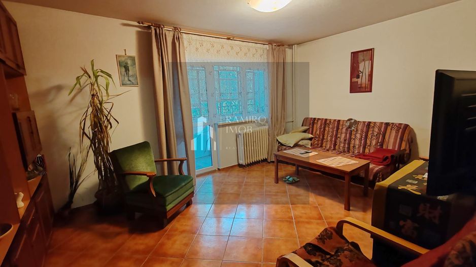 Apartament 2 camere, Sector 4, Resita/Luica, decomandat, spatios - Poză 1