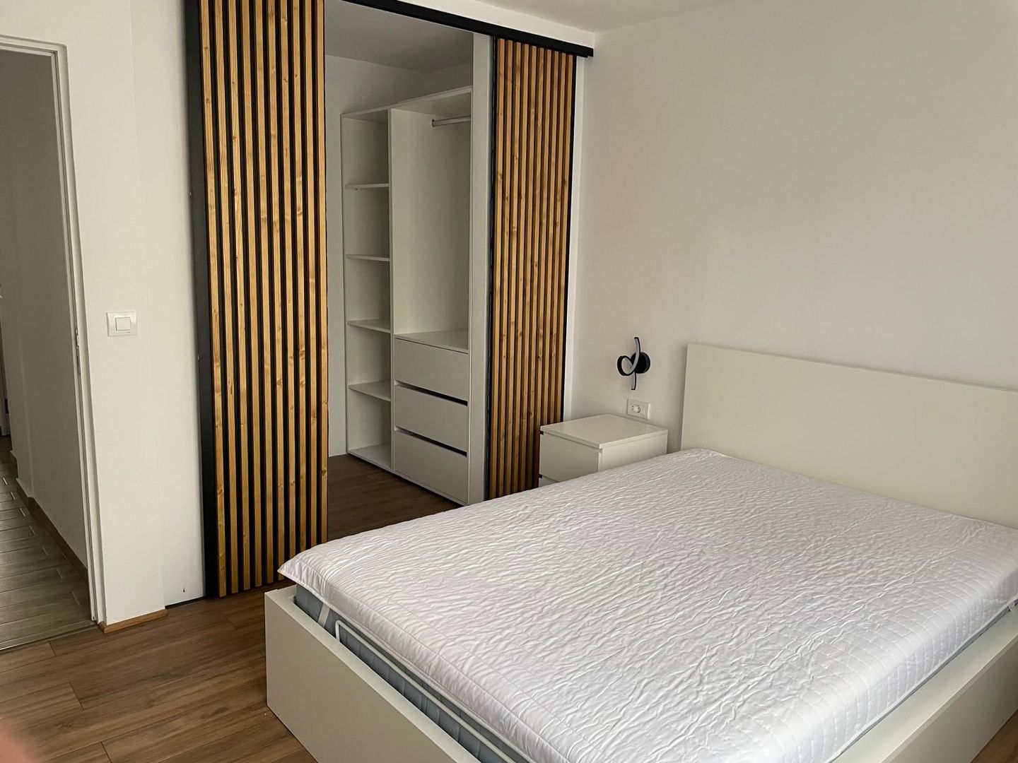 Spitalul Judetean | 2 Camere | Etaj 1 | Renovat complet | Centrala proprie - Poză 2