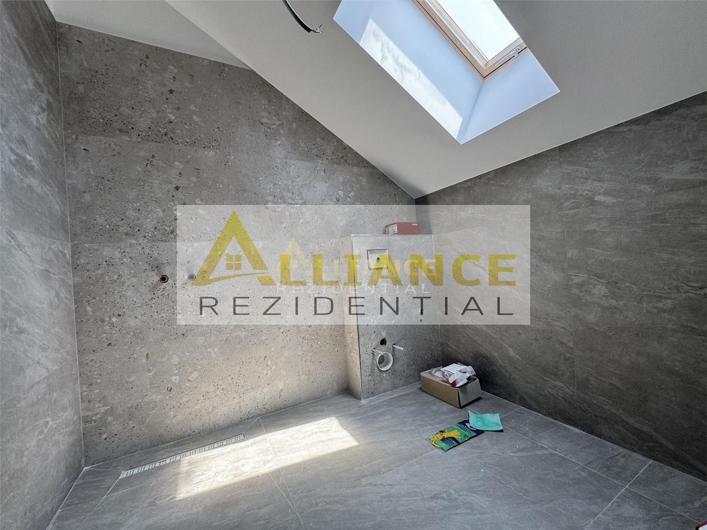 Vila tip DUPLEX  5 camere- 4 bai curte 250 MP - Poză 11
