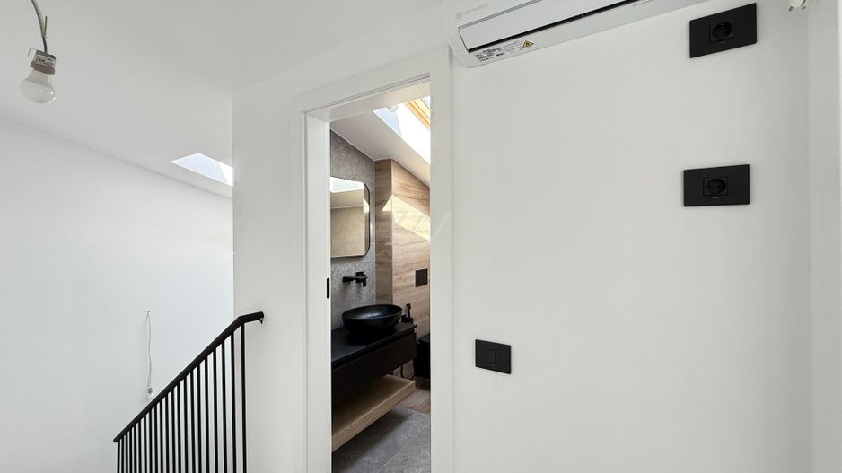 Ap pe 2 niveluri. 3 camere, 2 bai. 2 locuri de parcare. - Poză 15