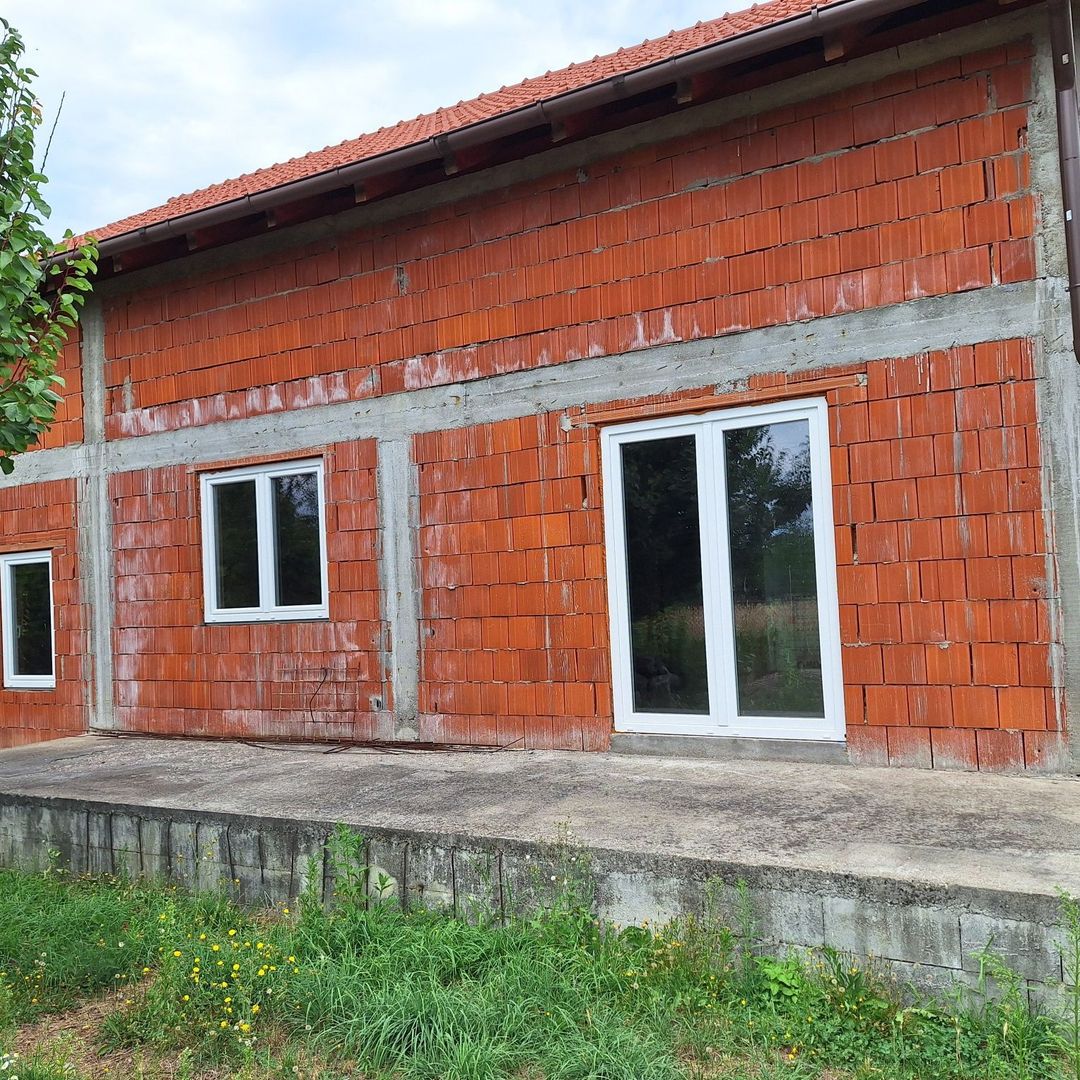 BRASADAS vinde casă în rosu și casa veche. - Poză 4