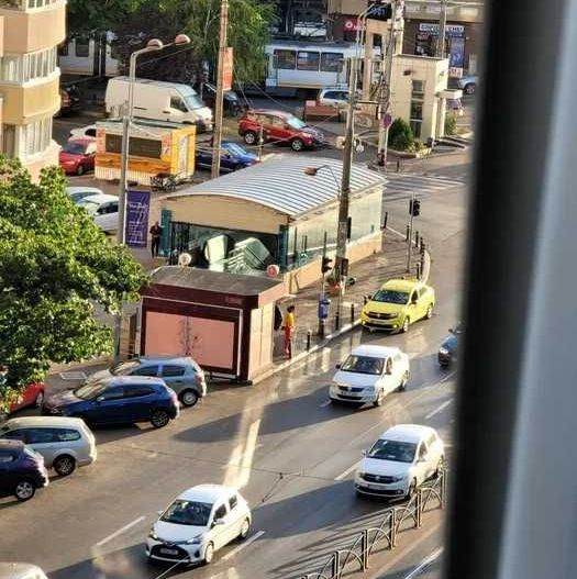 Apartament de vanzare - Stefan cel Mare, la gura de metrou - Poză 2