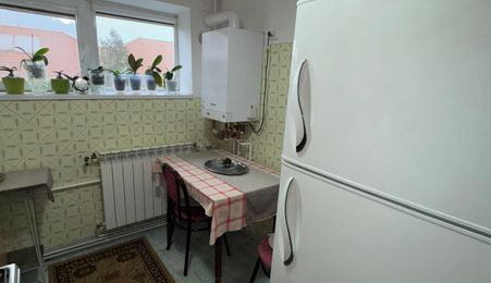 vand apartament 2 camere, etaj 2, zona Tratoria, incalzirea pe gaz