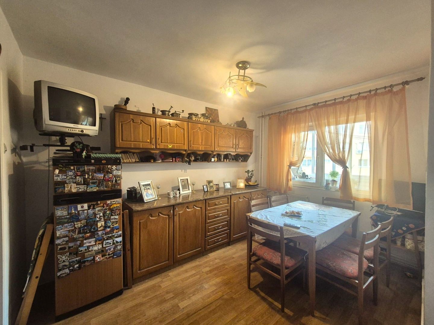 Exclusivitate- camera cu baie intr-un apartament - Poză 2