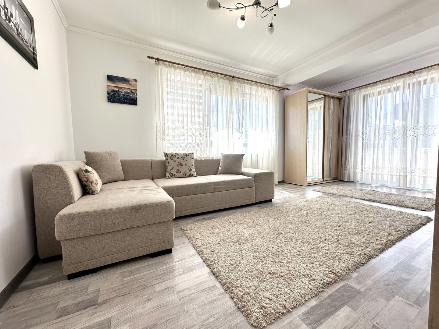 Apartament cu 2 camere  zona Coresi cu loc de parcare acoperit - Poză 3